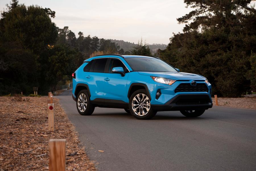  Toyota RAV4 XLE AWD 2018 года  (NA) (фото 3 из 34)